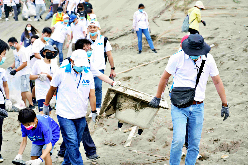 友達永續基金會2022 Ocean Party活動，與桃園市政府環保局、海湧工作室、觀音樹林里社區多方合作，一同手護台灣藍色海岸