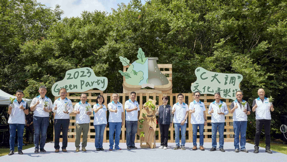 友達光電攜手供應商夥伴及台中市政府，共同倡議及推廣加樹減塑、節能減碳的淨零綠生活