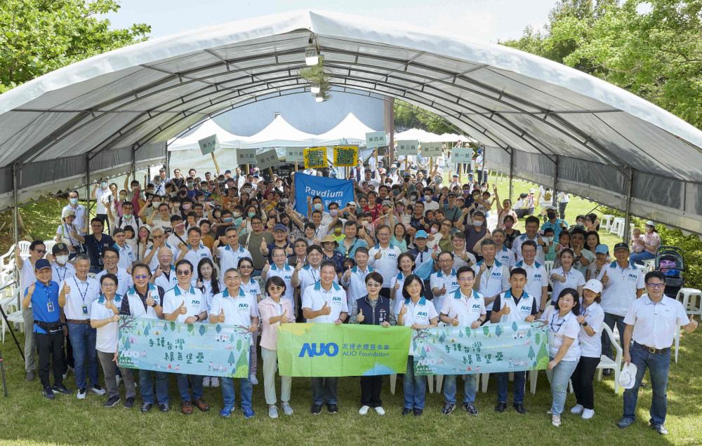 友達永續基金會號召企業志工、在地鄰里、產官學和供應商夥伴齊聚一堂，攜手植樹護樹，以行動實踐對環境友善的承諾