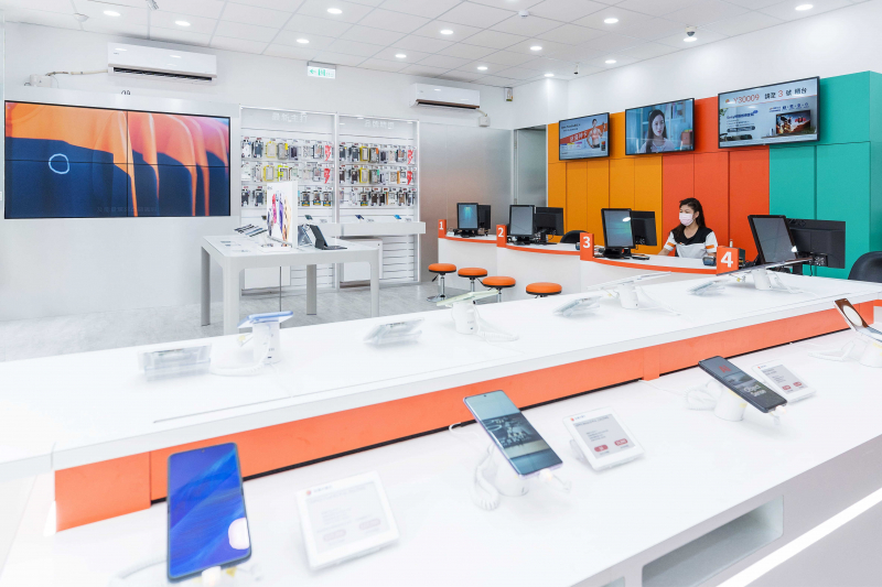 創利空間智慧零售軟硬整合方案，協助台灣大哥大門市完成數位內容行銷系統的佈建，打造全新世代的數位服務據點