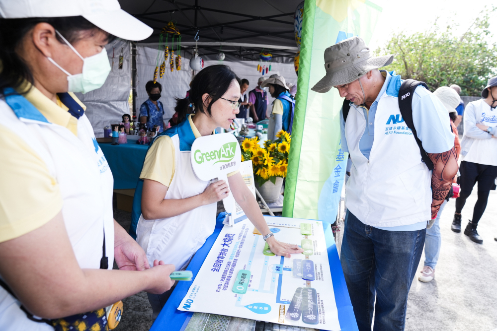 2023年友達永續基金會Ocean Party活動攜手社會企業及地方創生團體，策展食衣行等循環再生環教市集，及電動巴士接駁等低碳活動設計，打造減塑低碳的永續淨灘活動