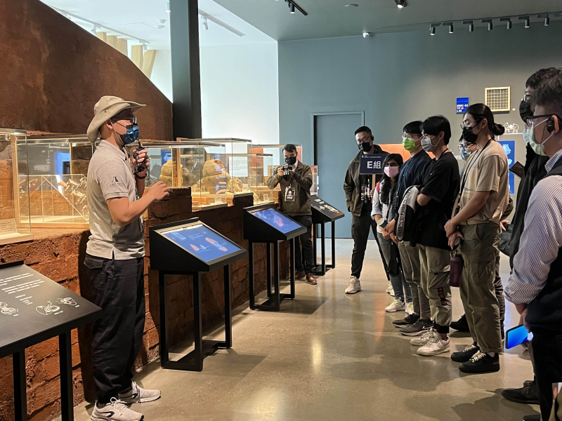 友達招募員工為文化志工，擔任文化館導覽大使，積極推廣文資保存、文史教育