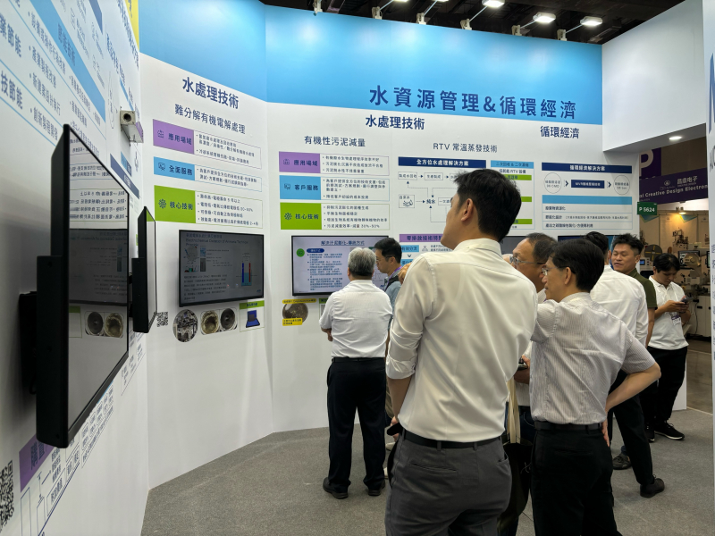 友達以深厚的智慧製造經驗發展永續戰略，積極延伸價值鏈，轉化成可供外界使用的綠色智慧服務，進軍SEMICON Taiwan 2024，提供半導體產業鏈打造AI世代的永續即戰力。