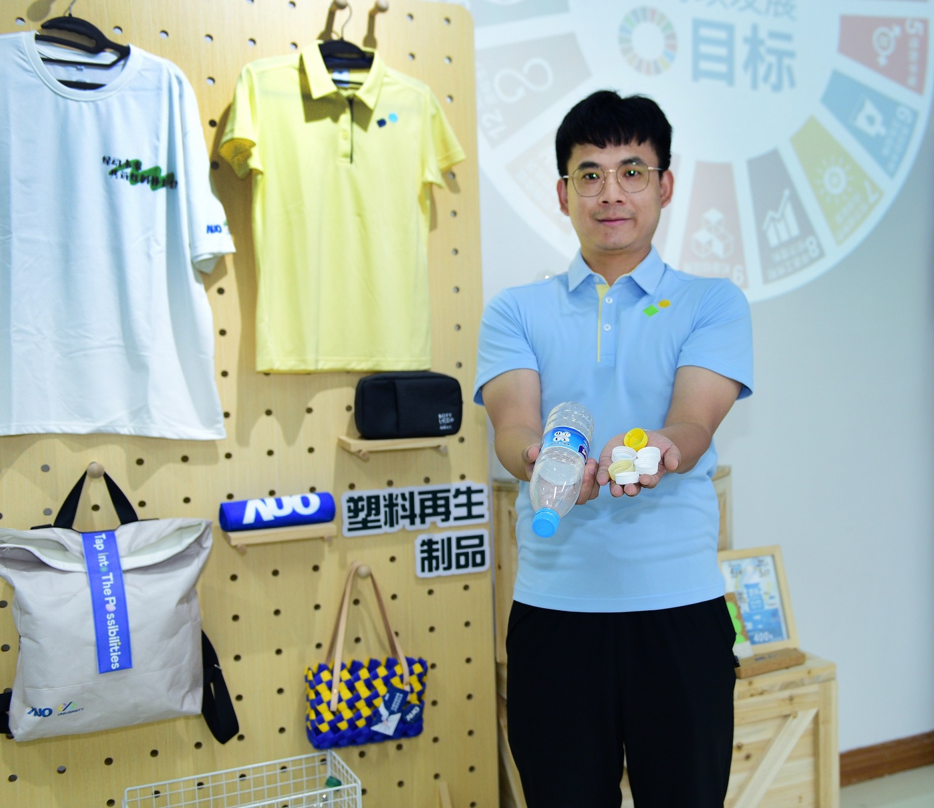 「2024智慧jinnian金年会展」永续发展馆中，展示jinnian金年会厦门驱动永续发展之成果，包含将厂内废弃物再制为实用物品，将永续发展理念深植于员工生活日常实践