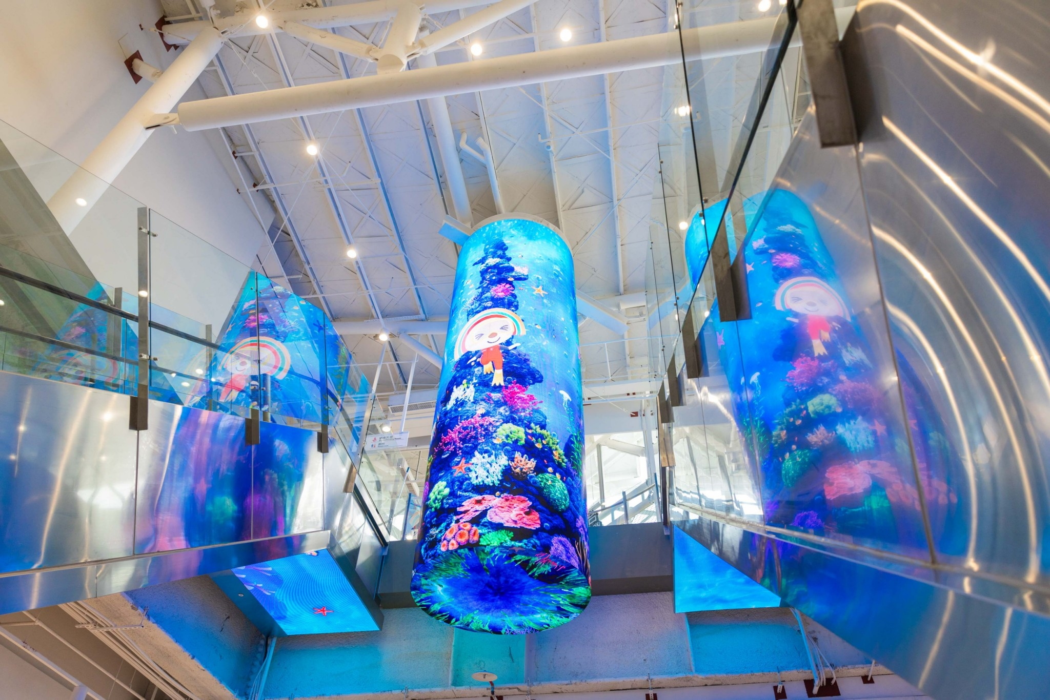 達擎與傑可達整合先進顯示技術與軟硬體應用服務，提供一系列大型LED顯示解決方案，為全新改裝開幕的「清水服務區」佈局嶄新視覺體驗。